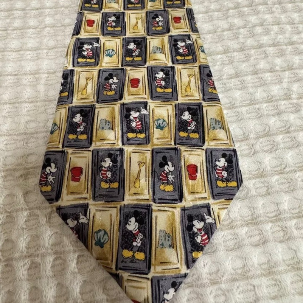 Walt Disney World Micky Mouse Neck Tie 100% Silk